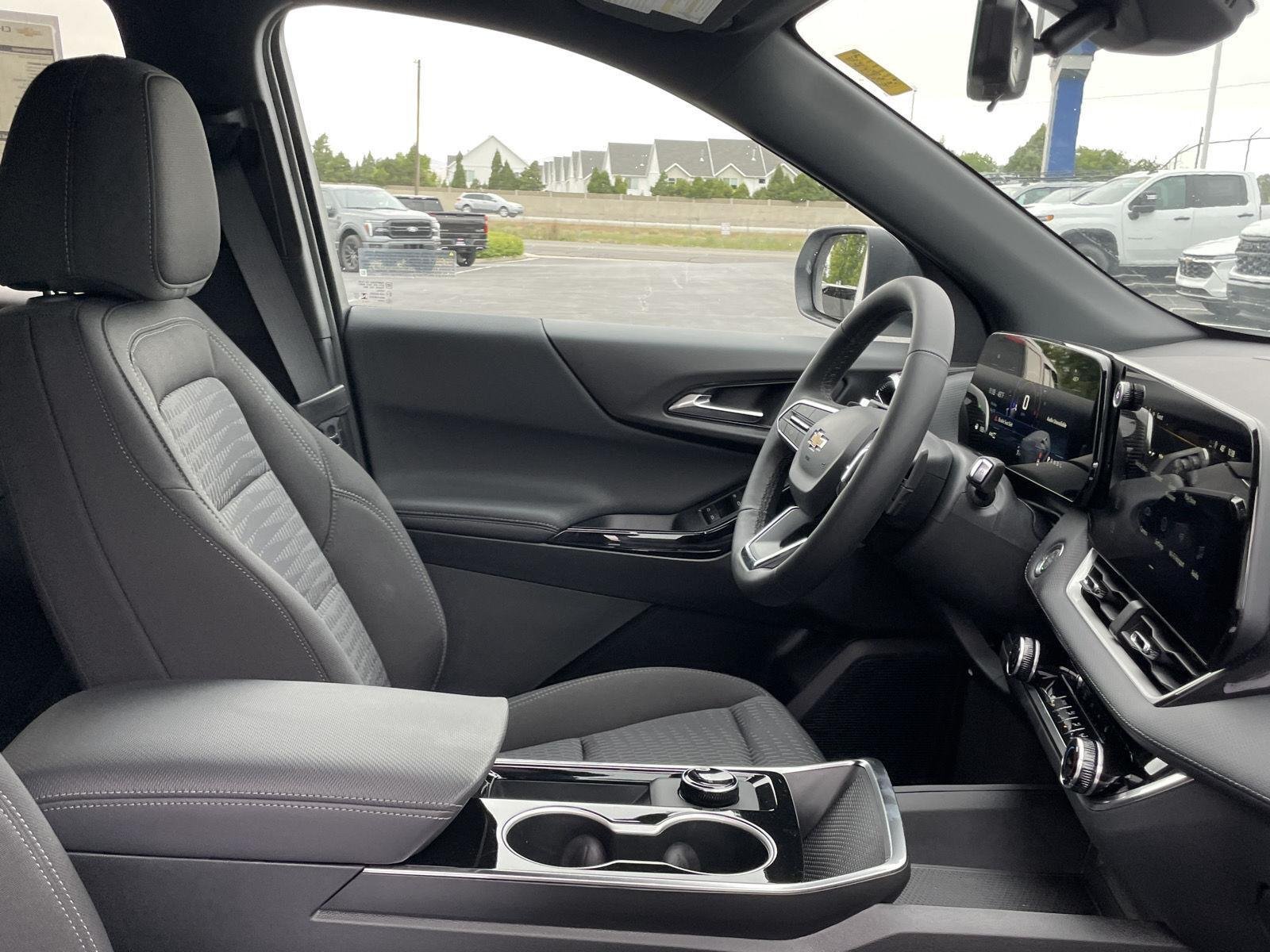 New 2026 Summit White Chevrolet LT image 37