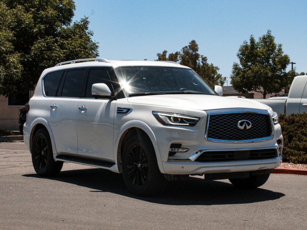 Used 2023 Moonstone White INFINITI LUXE image 3