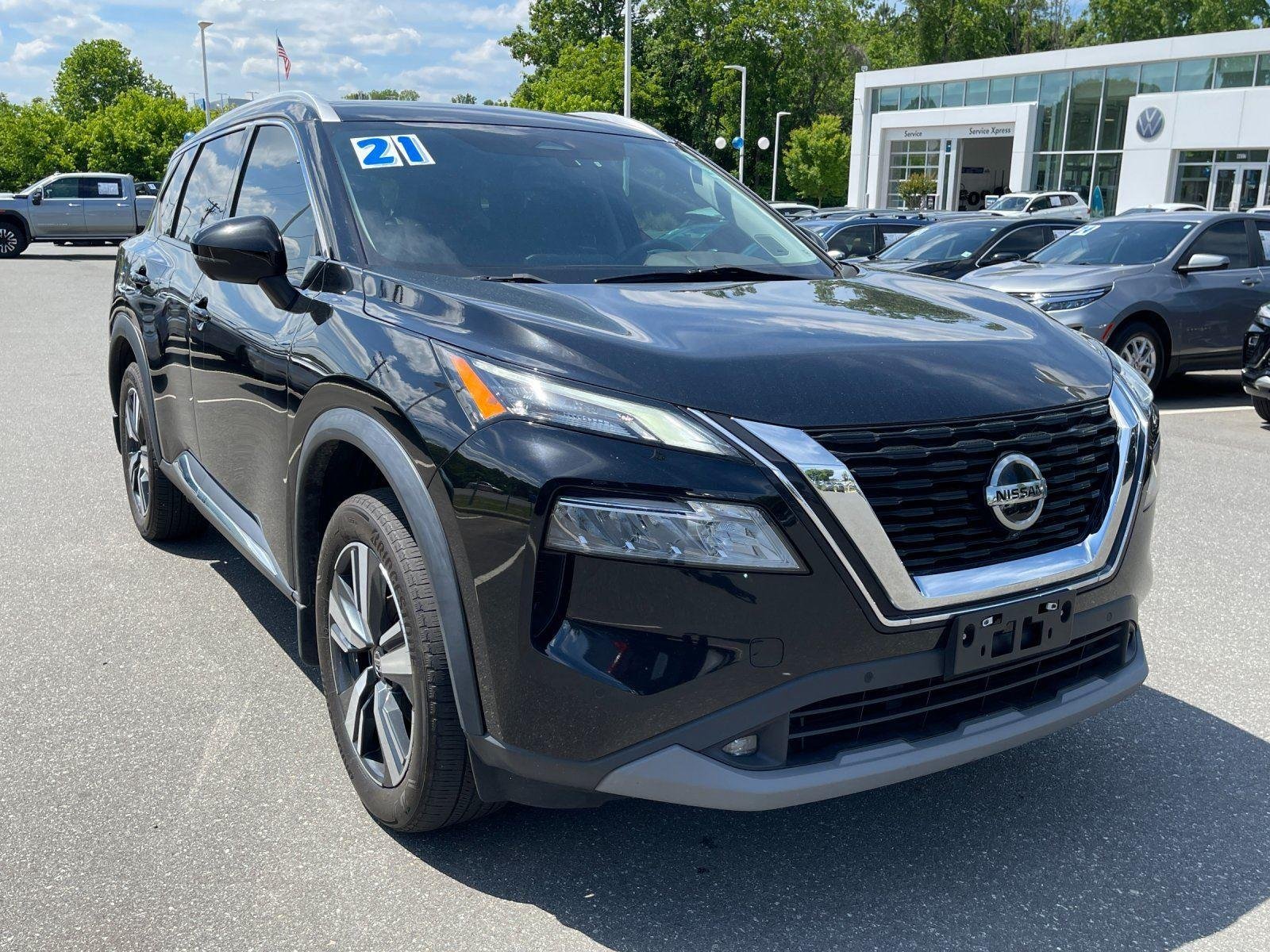 Used 2021 Super Black Nissan SL image 7