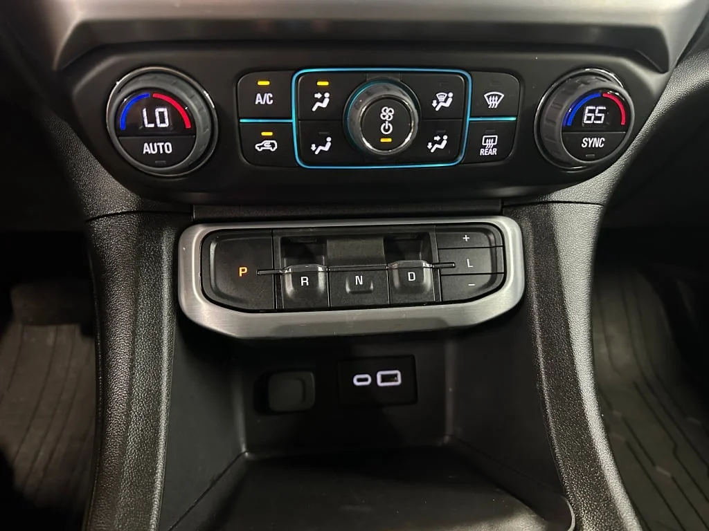 Certified Used 2023 Ultra Blue Metallic GMC SLE image 15