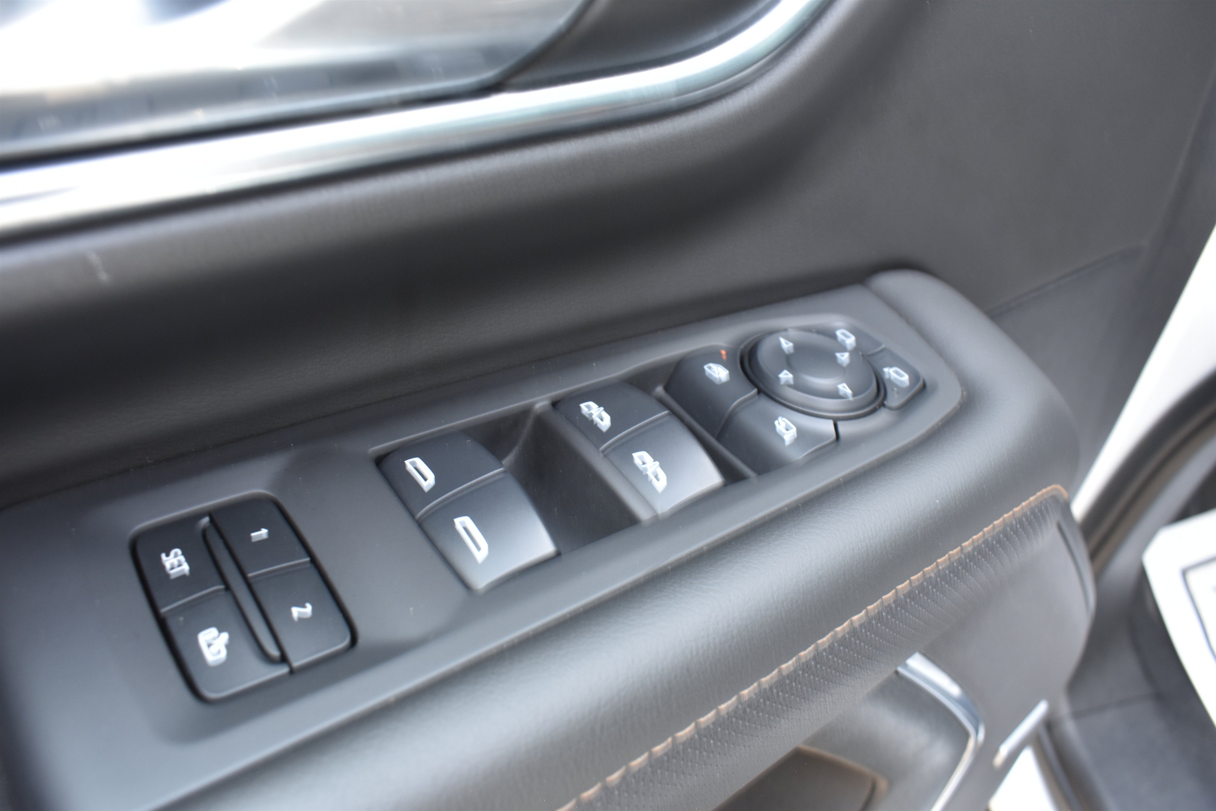 2024 GMC Yukon AT4 - Photo 13