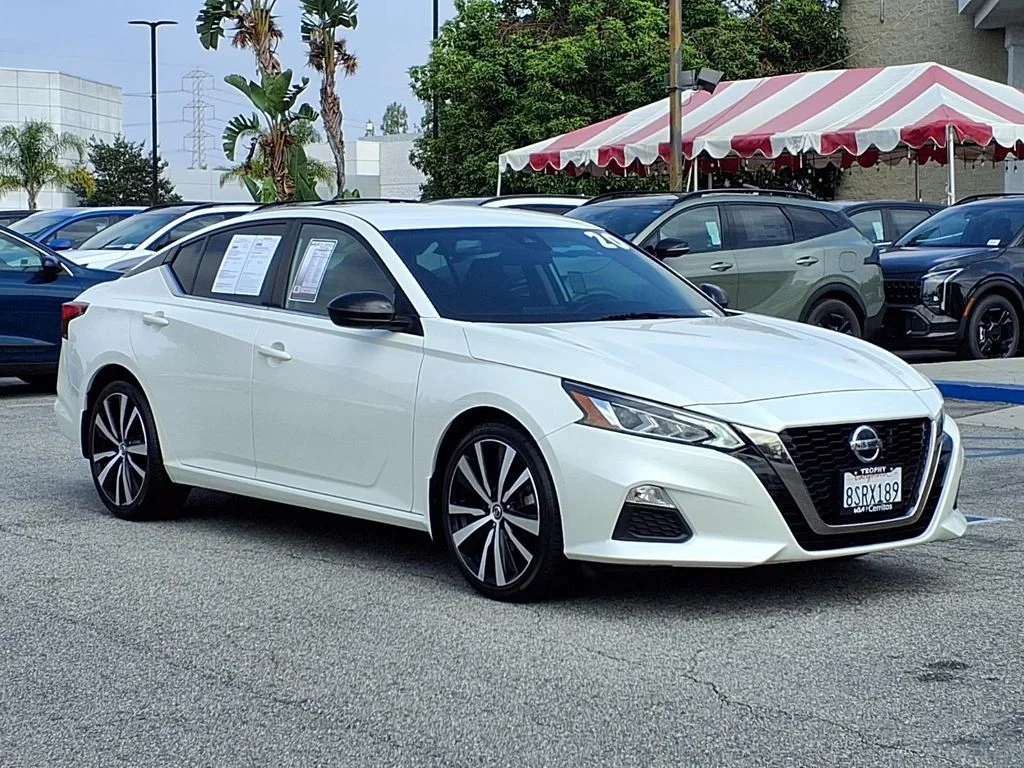 Used 2020 White Nissan 2.5 SR image 7