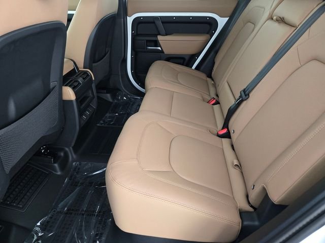 New 2026 Fuji White Land Rover X-Dynamic SE image 5
