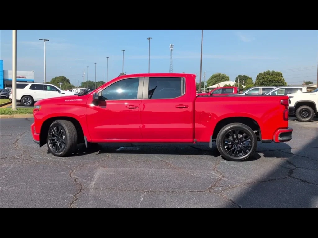 Used 2019 RED HOT Chevrolet RST image 5