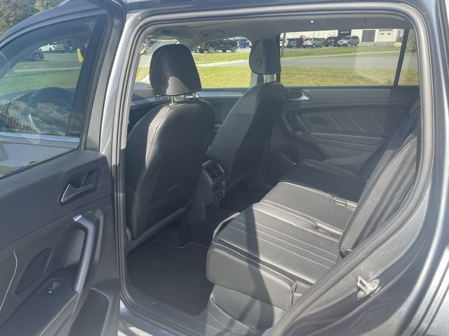 Used 2022 Gray Volkswagen SE image 8