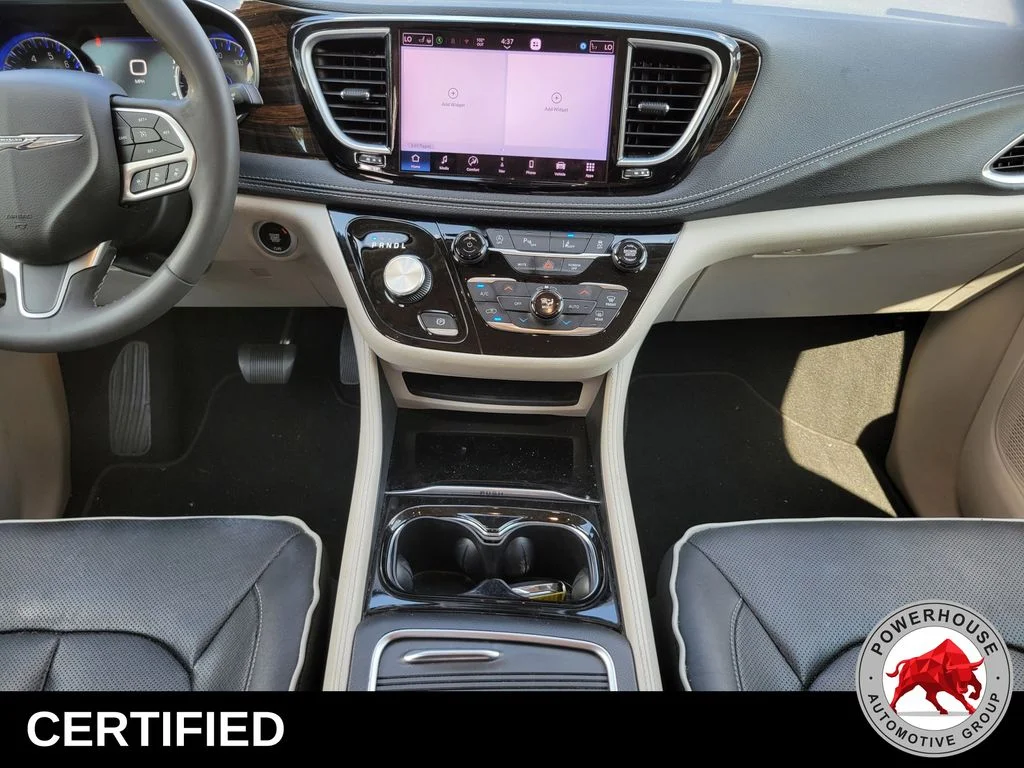 Used 2023 White Chrysler Limited image 21