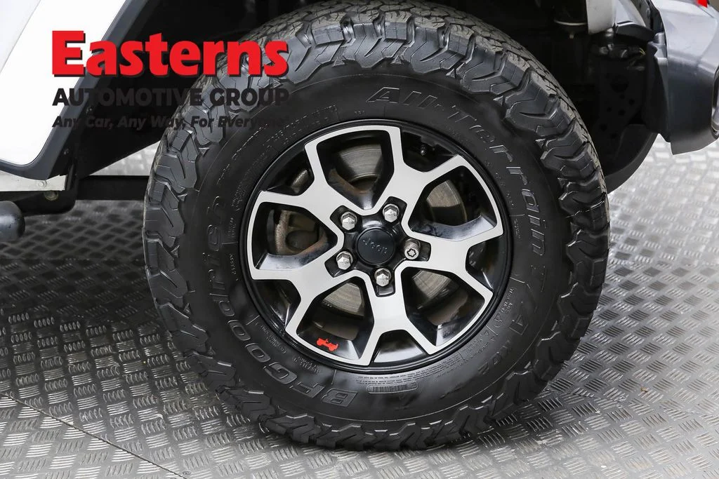 Used 2020 White Jeep Unlimited Rubicon image 34