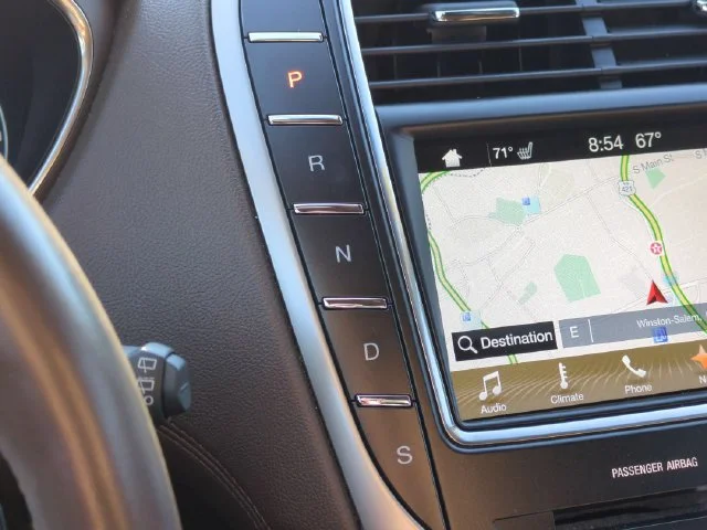 Used 2018 Black Lincoln Reserve image 25