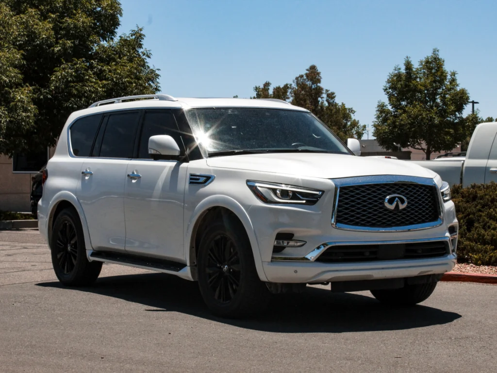 Used 2023 Moonstone White INFINITI LUXE image 3