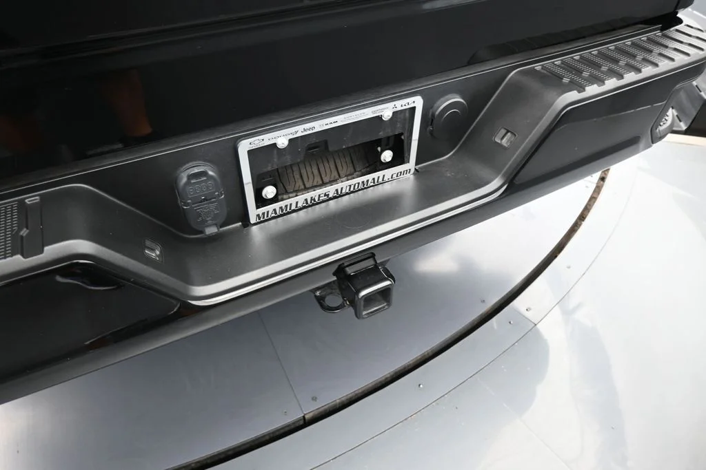 Used 2025 Black Chevrolet Custom image 41