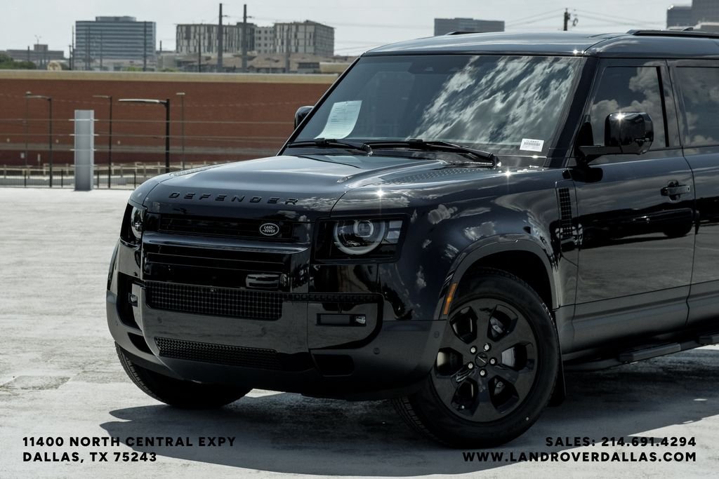 New 2026 Santorini Black Metallic Land Rover S image 3
