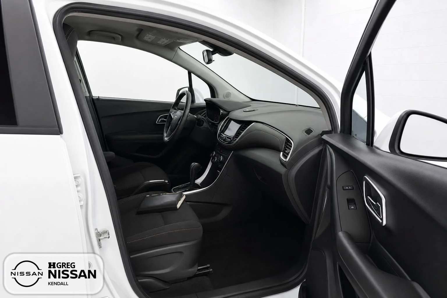 Used 2017 White Chevrolet LS image 11