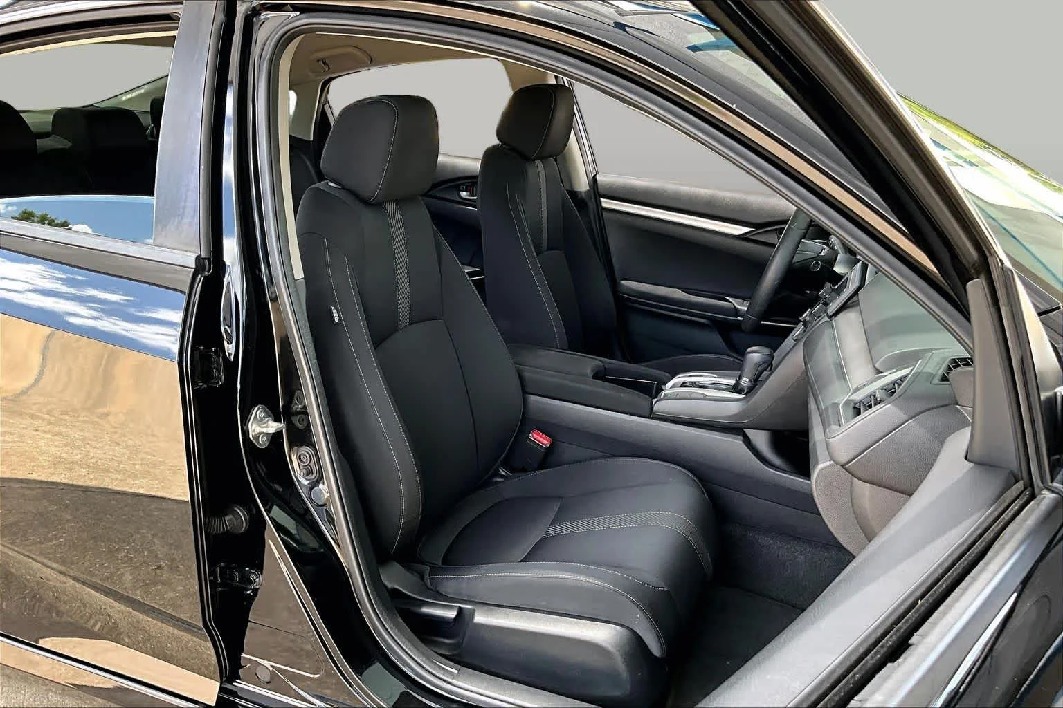 Certified Used 2018 Crystal Black Pearl Honda LX image 9