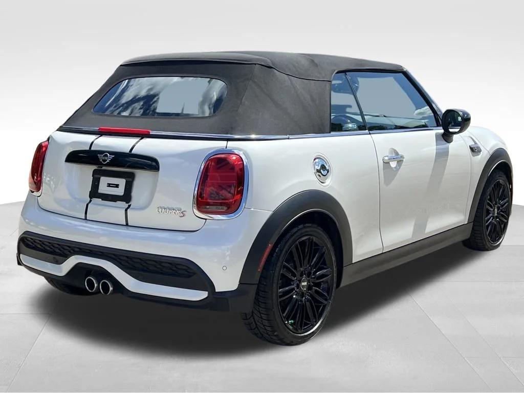 Used 2024 White MINI Signature image 11