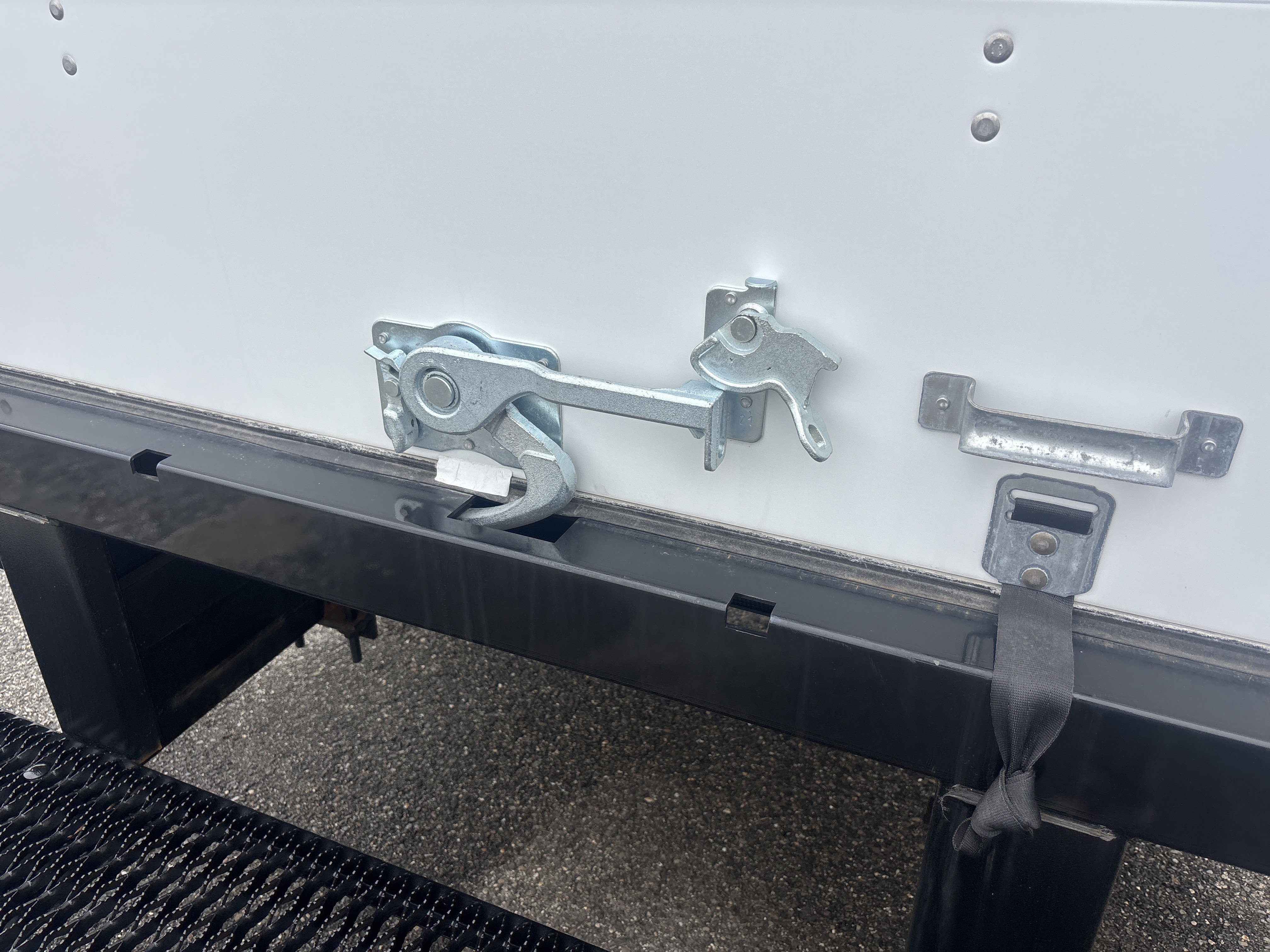 New 2026 Summit White Chevrolet 1WT image 5