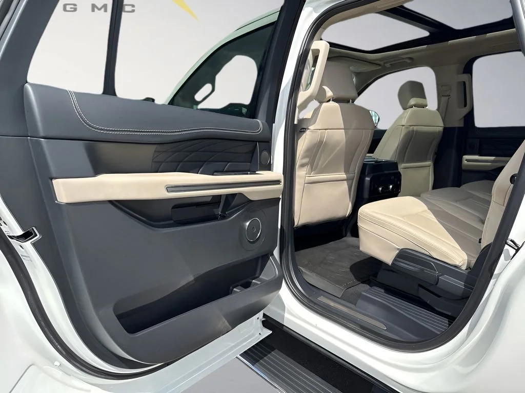 Used 2024  Ford Platinum image 30