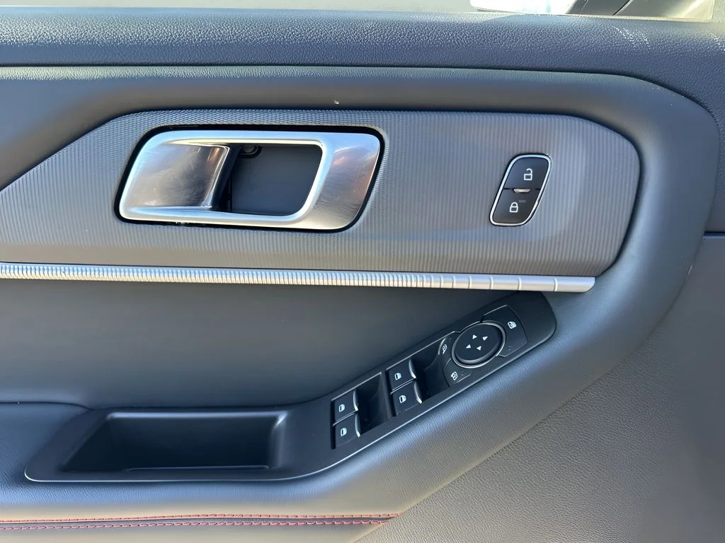 Used 2025 Gray Ford ST-Line image 27