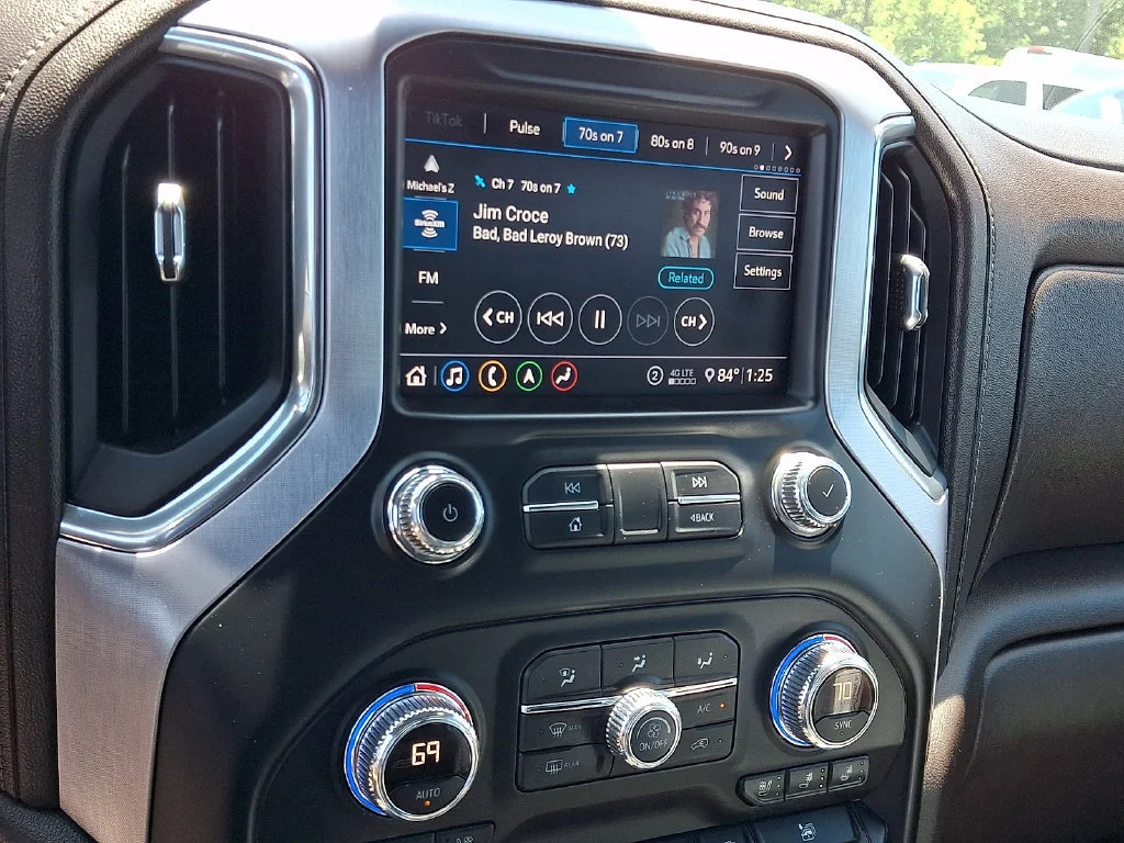 Used 2020 Carbon Black Metallic GMC SLT image 24
