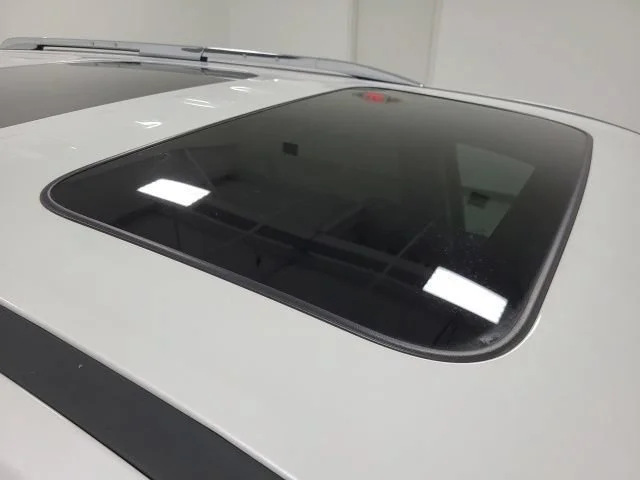 Used 2020 Iridescent Pearl Tricoat Chevrolet High Country image 9