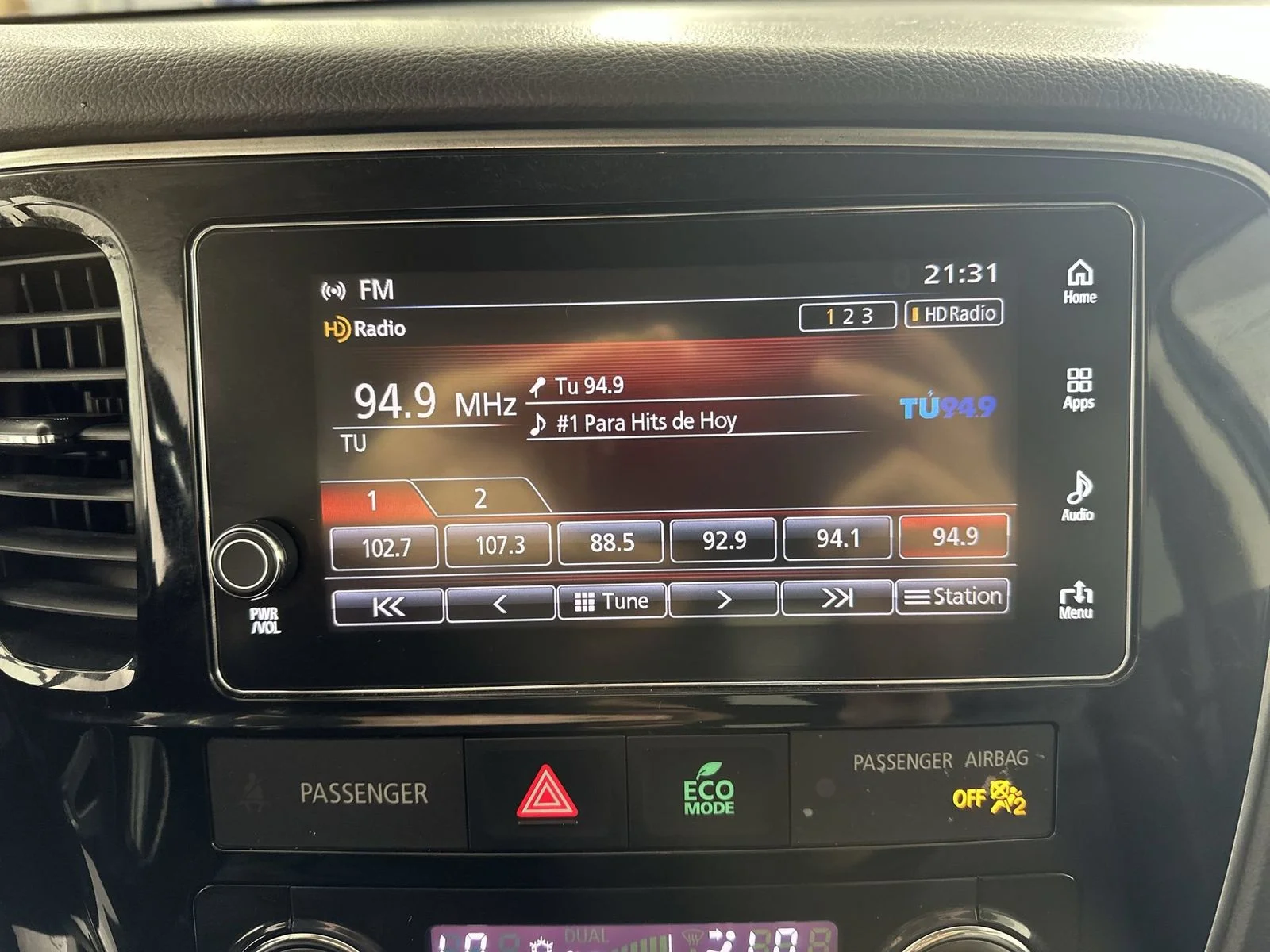 Used 2018 Black Mitsubishi SEL image 16
