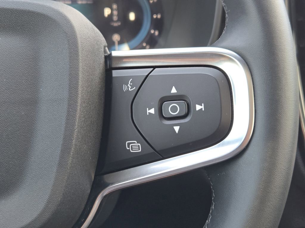 Used 2024  Volvo Core Bright Theme image 25
