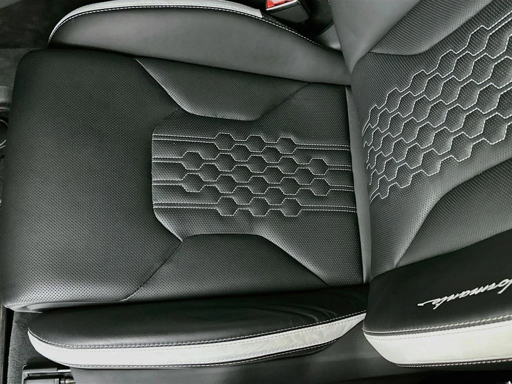 Used 2024 White Lamborghini Performante image 20