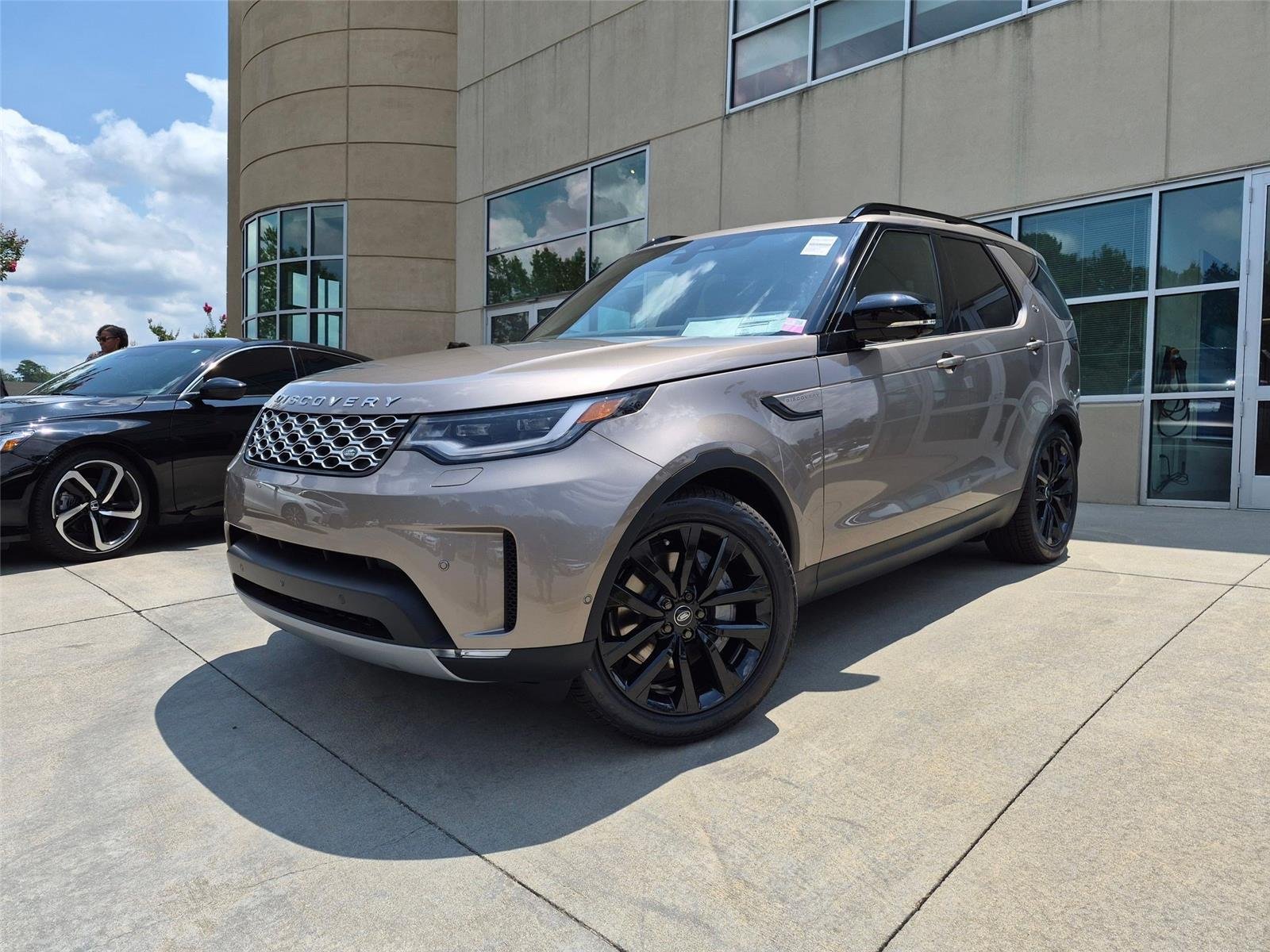 New 2026 Lantau Bronze Metallic Land Rover S image 1