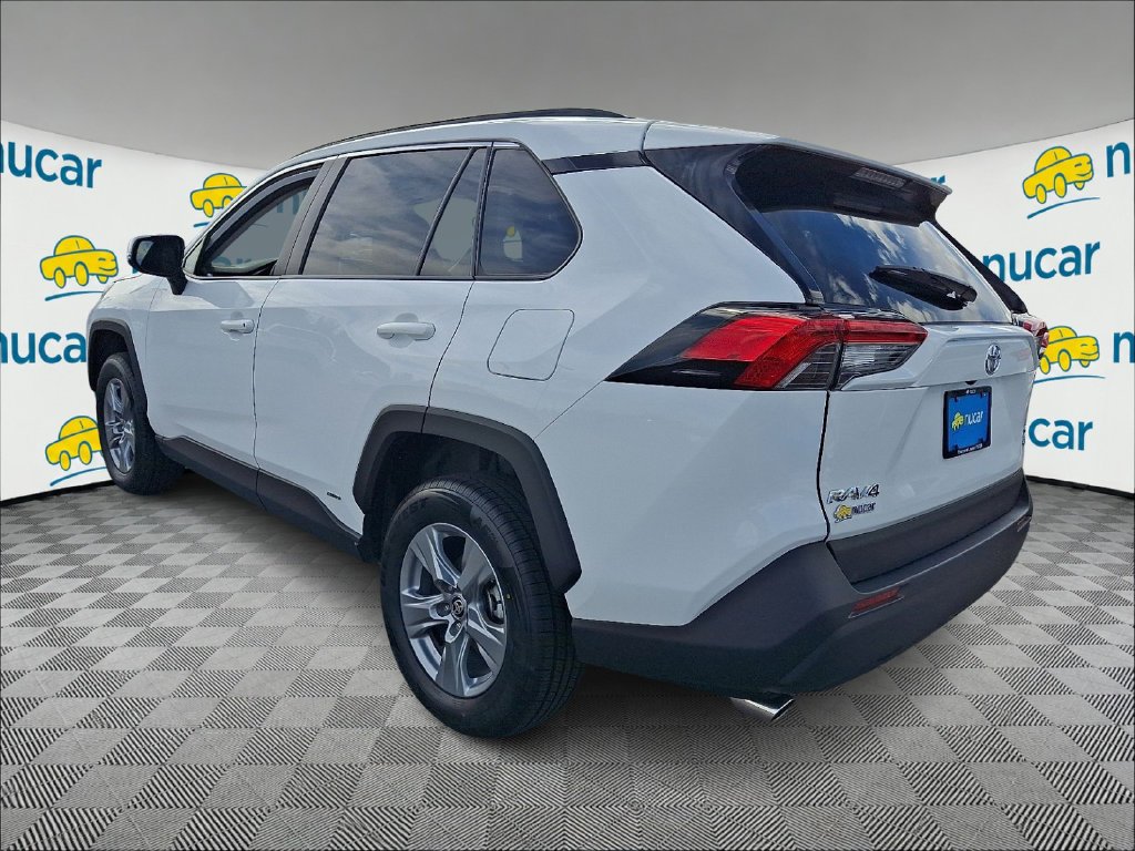 Used 2025 White Toyota XLE image 5