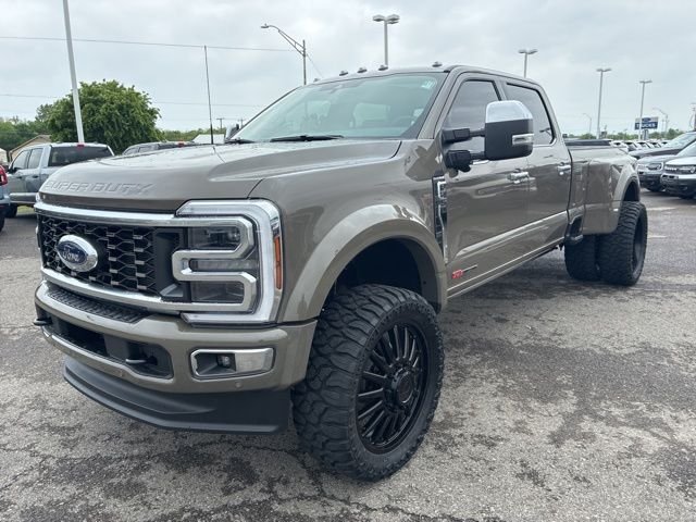 2026 Ford F-450 Platinum 4x4 Crew Cab 8' Box DRW's photo