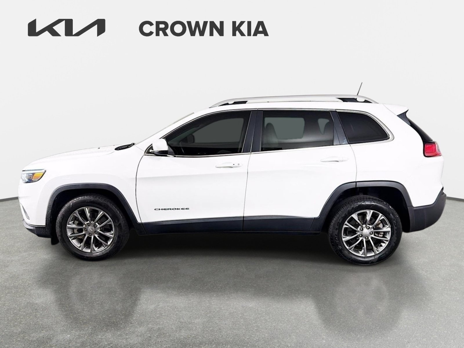 Used 2021 Bright White Clearcoat Jeep Latitude Lux image 8