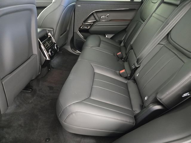 New 2026 Santorini Black Land Rover Dynamic SE image 5