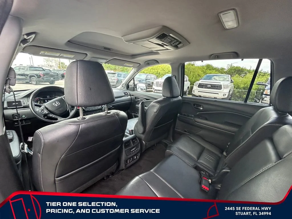 Used 2017  Honda Touring image 23