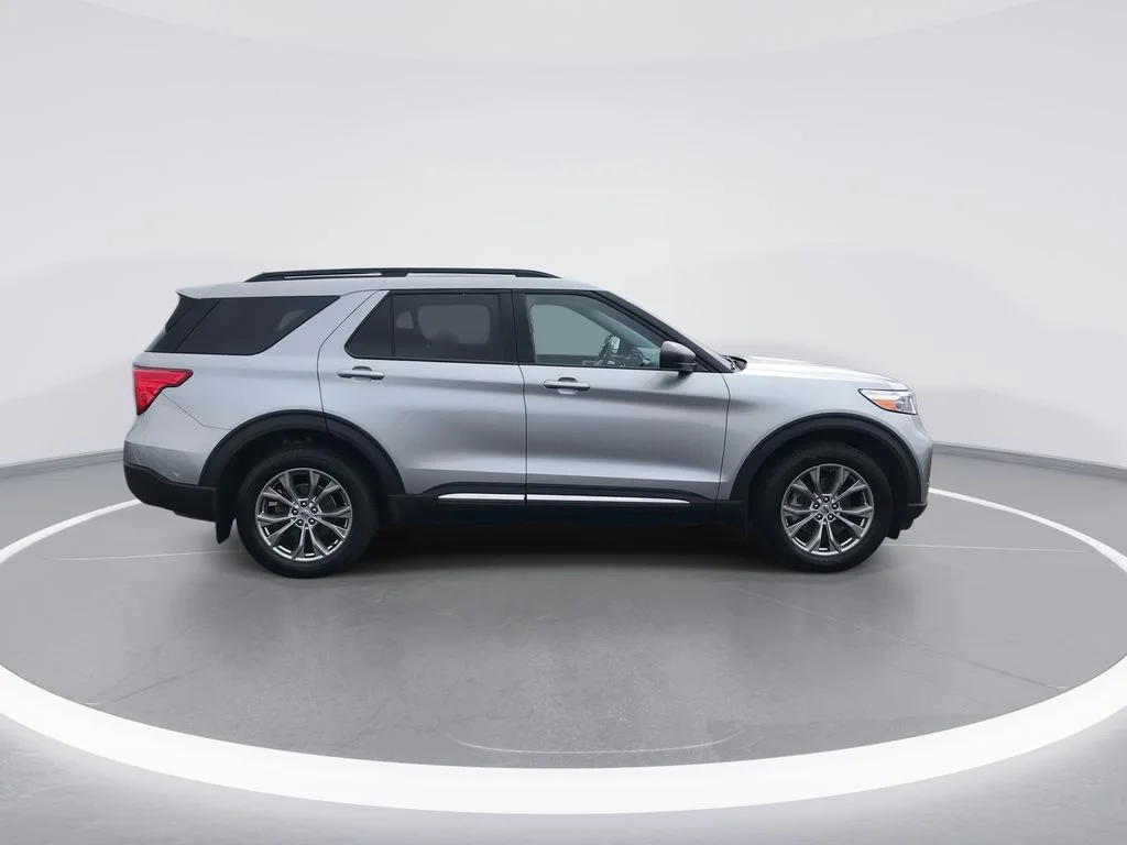 Used 2022 Silver Ford XLT image 9