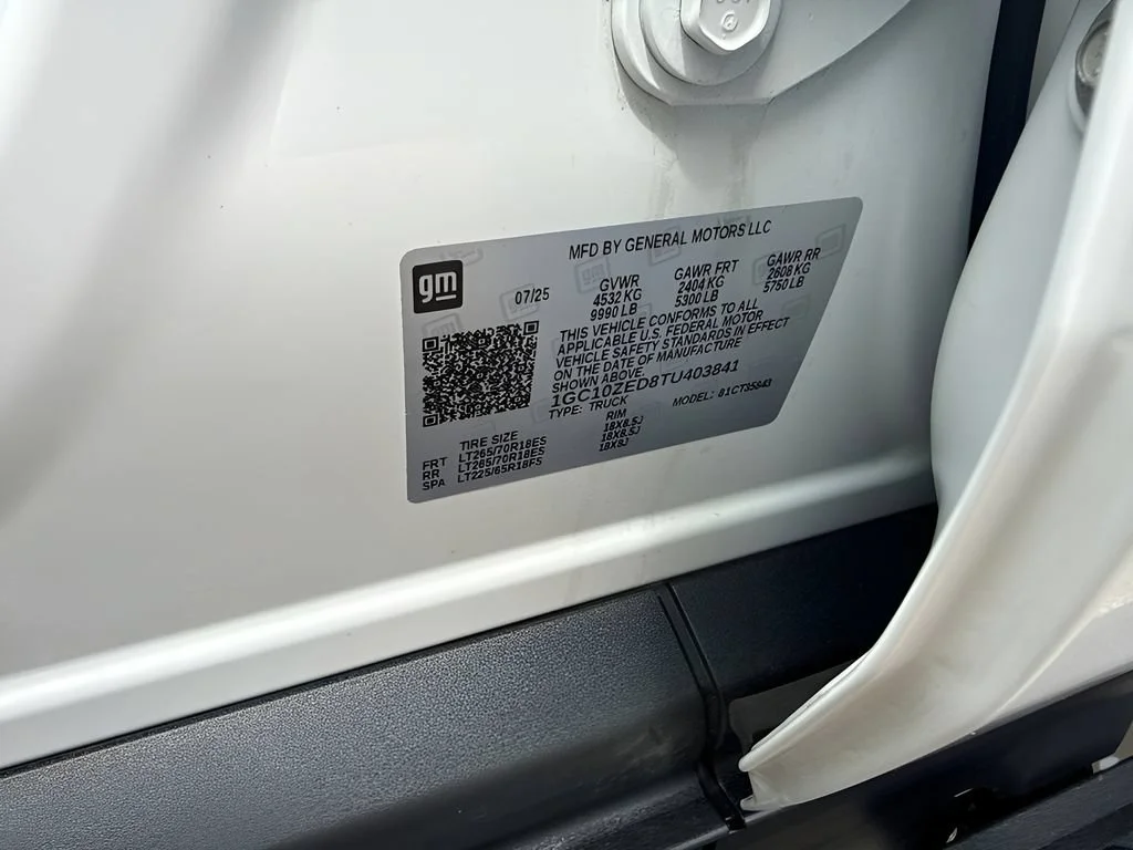 Used 2026 Summit White Chevrolet LT - Extended Range image 39
