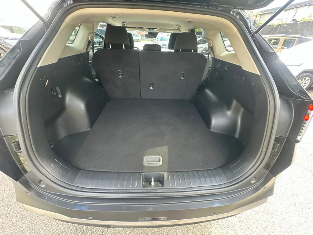 Used 2026 Black Kia LX image 28