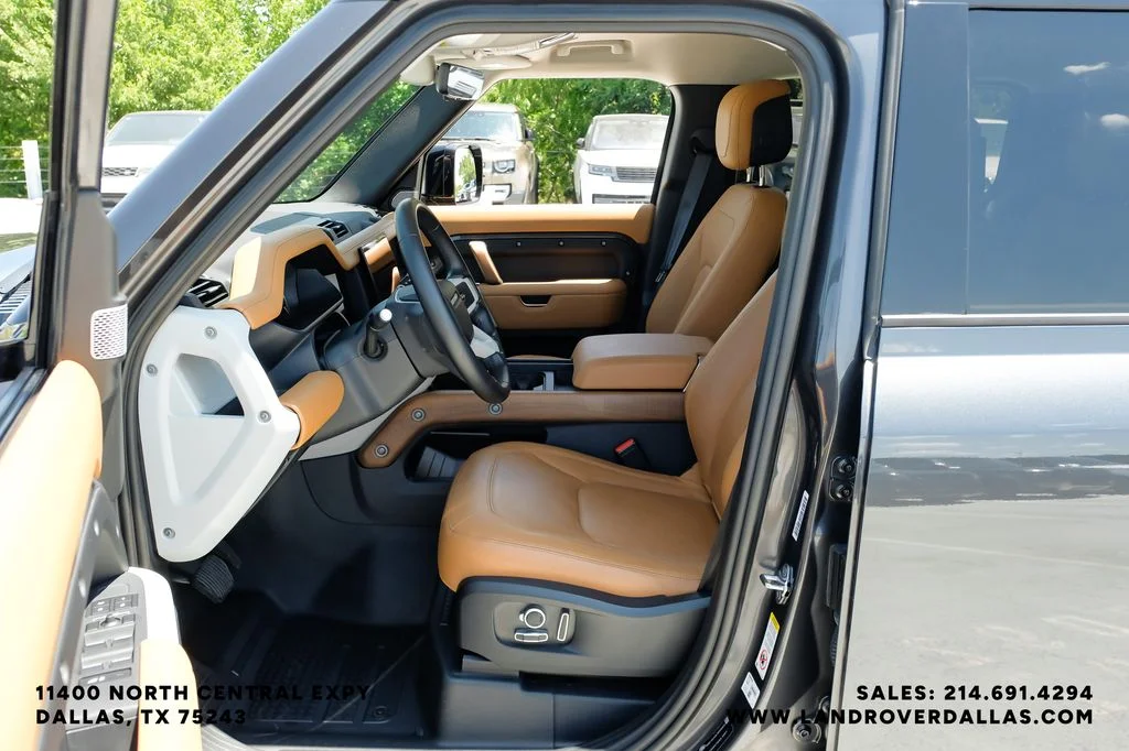Used 2023 Carpathian Gray Premium Metallic Land Rover First Edition image 31