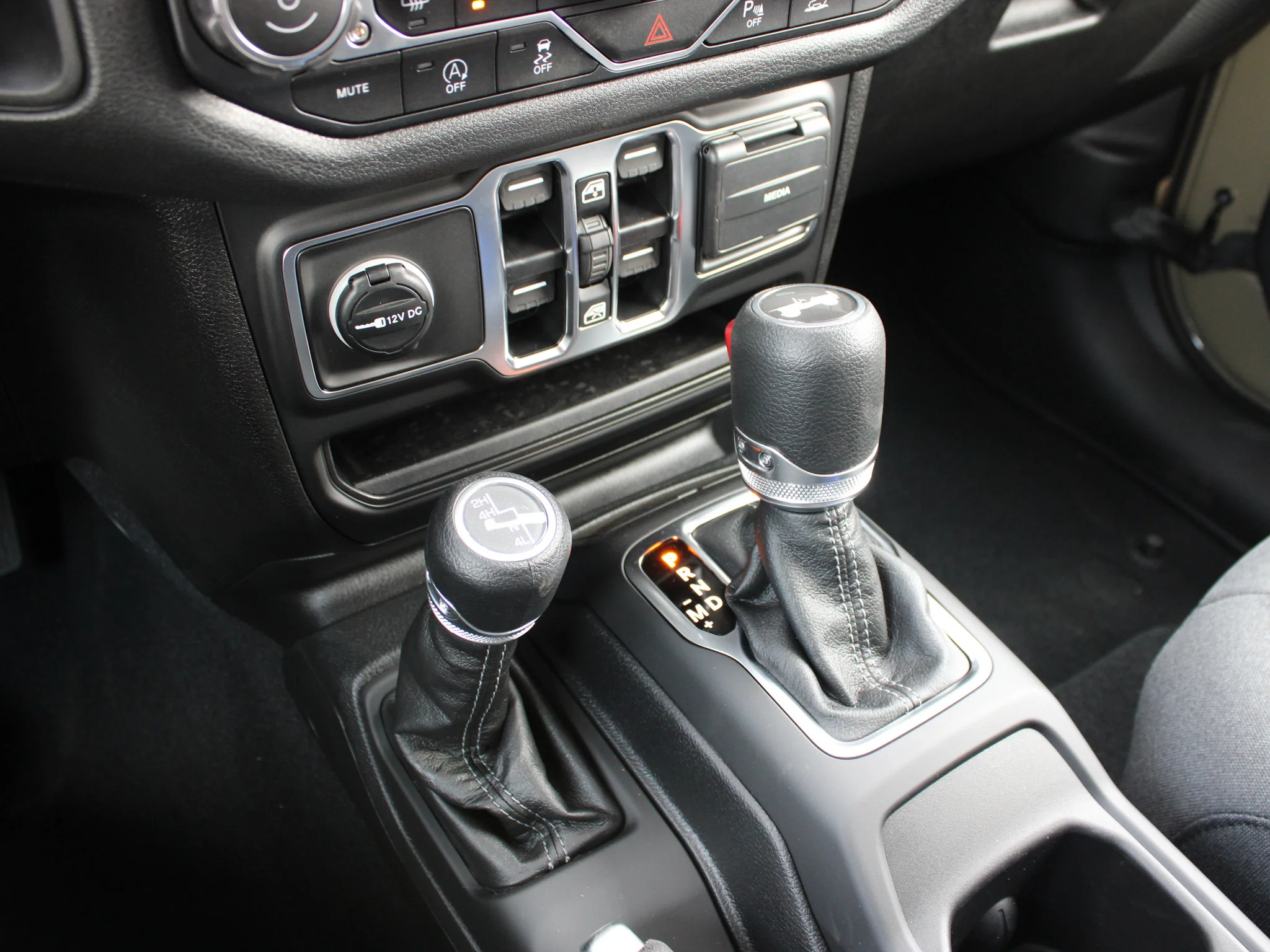 Used 2025 41 Jeep Sport S* 4 Door 4x4, Heated Seats/Wheel, Safety Group, Alpine Audio image 22