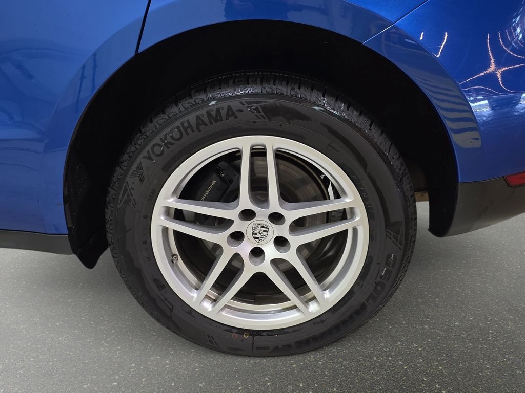 Used 2017 Blue Porsche Base image 36