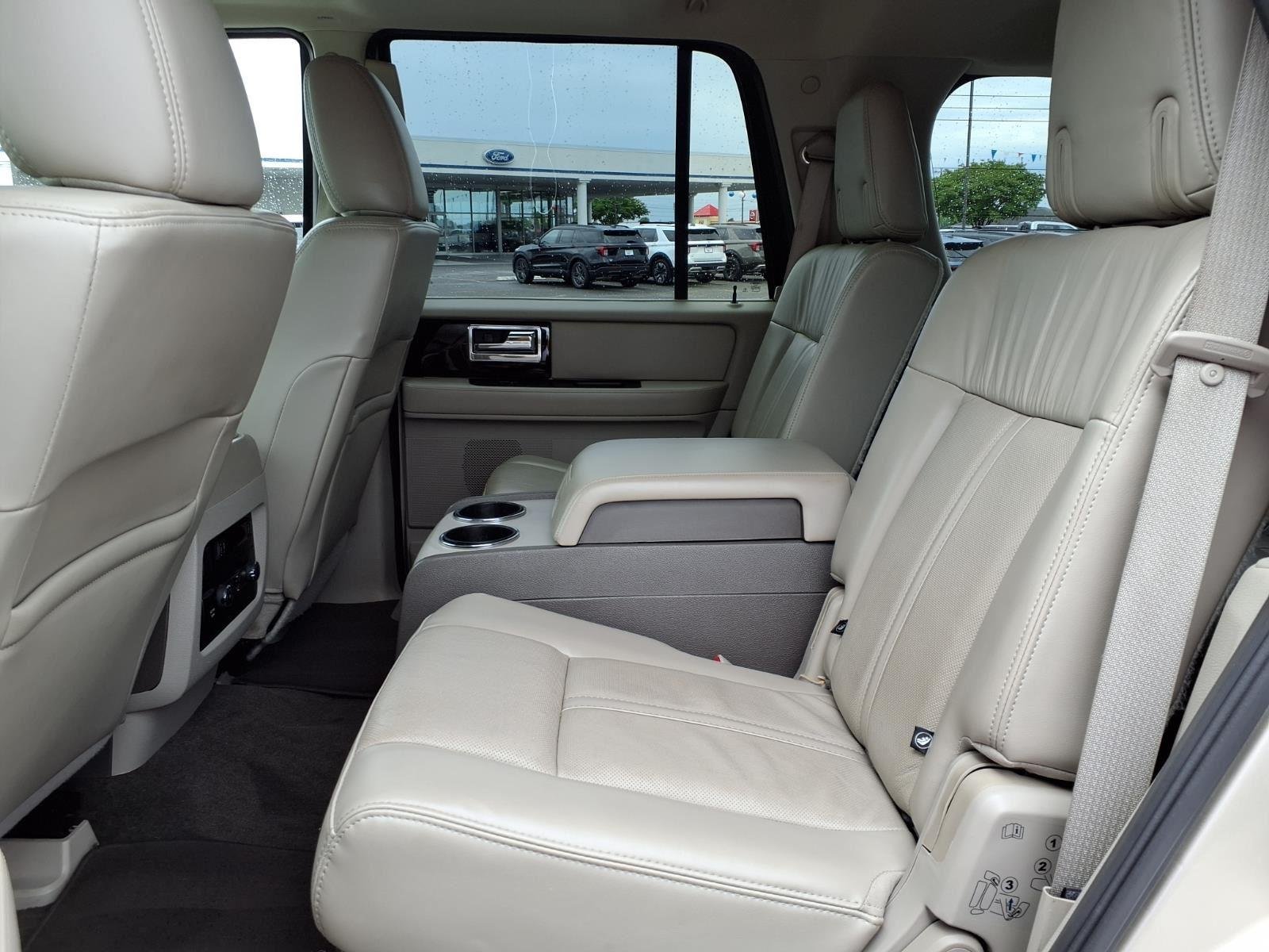 Used 2017 Palladium White Gold Metallic Lincoln Select image 24