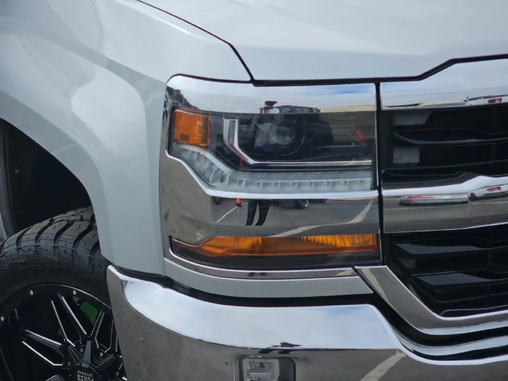 Used 2018 Silver Chevrolet LT image 32
