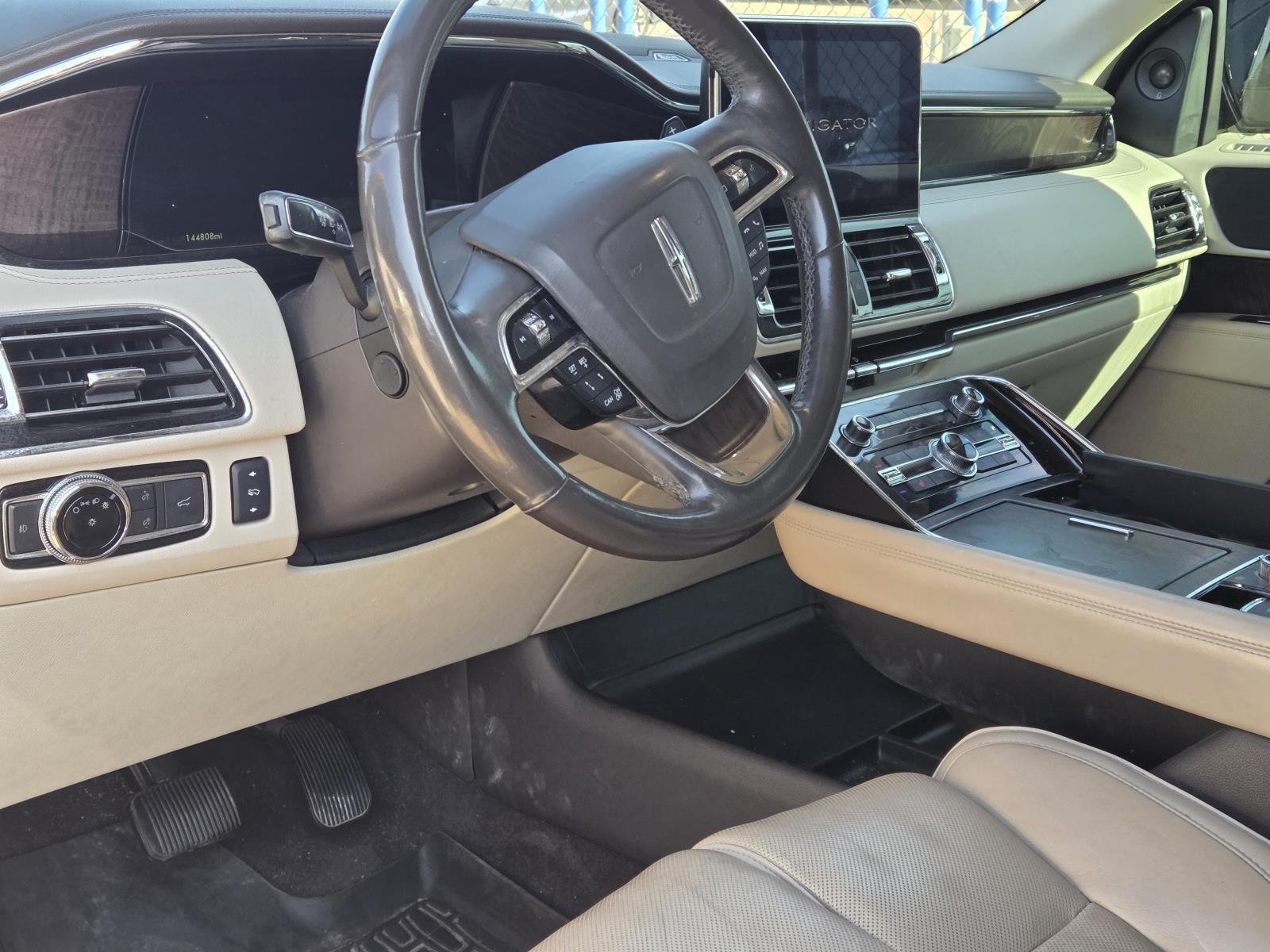 Used 2018 Black Velvet Lincoln Reserve image 6