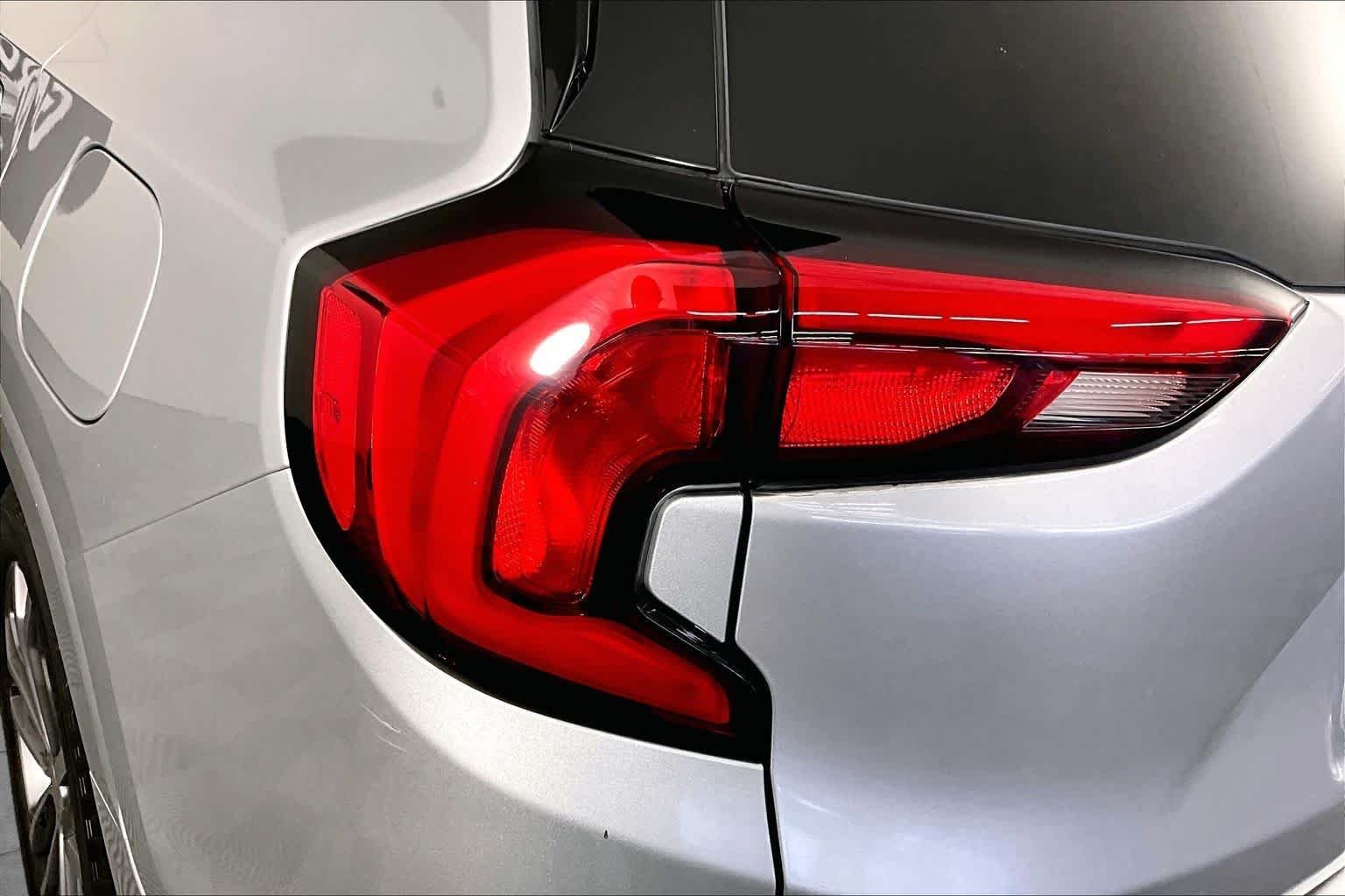 Used 2019 Quicksilver Metallic GMC Denali image 27