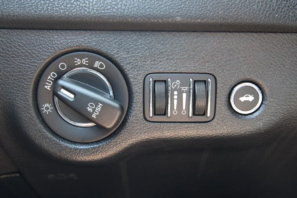 Used 2017 Gray Chrysler Limited image 22