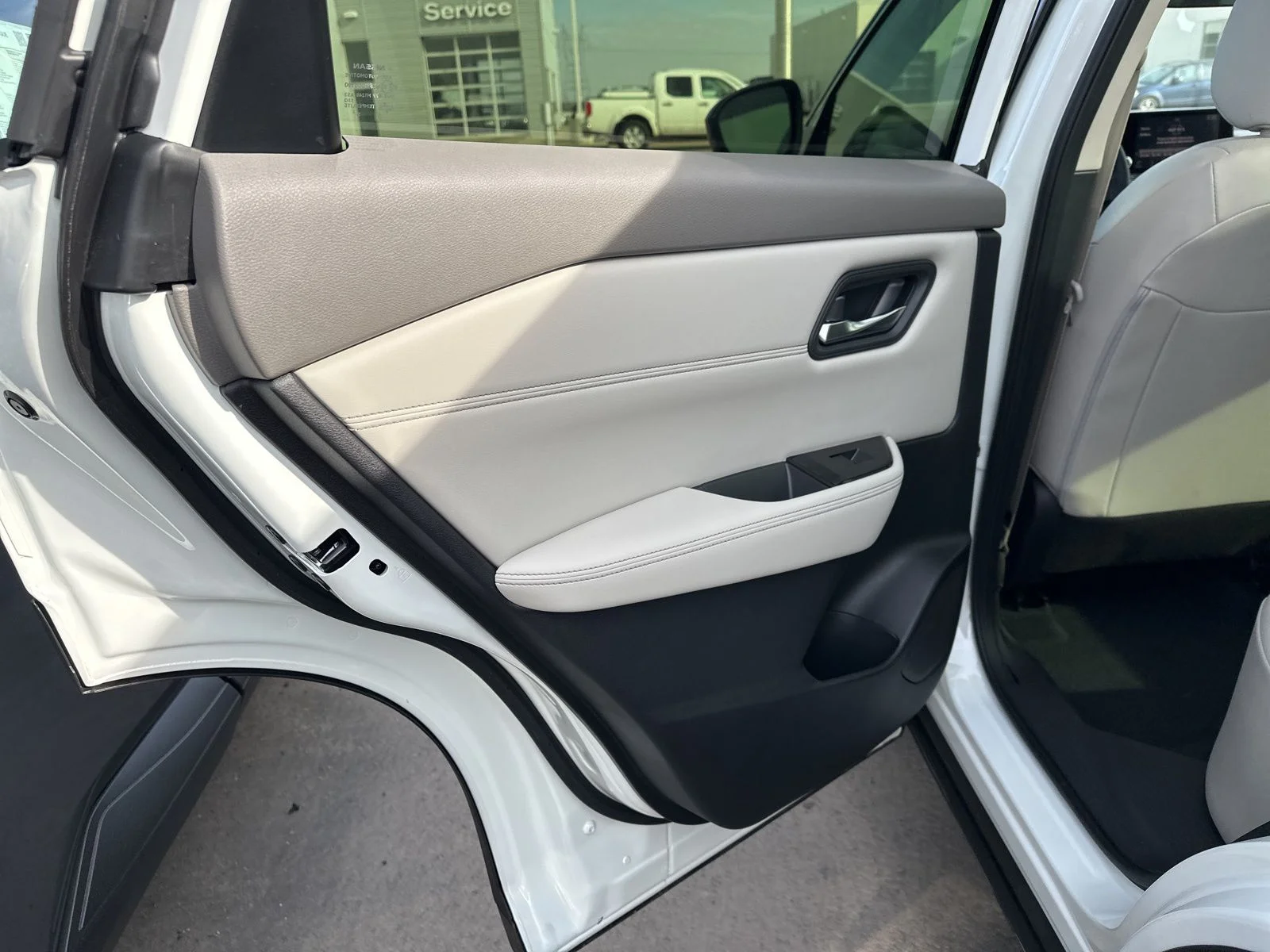 New 2026 Everest White Pearl TriCoat Nissan Dark Armor™ image 21