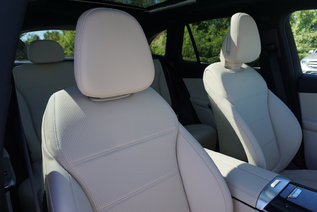 Used 2026 Polar White Mercedes-Benz GLC 300 image 67