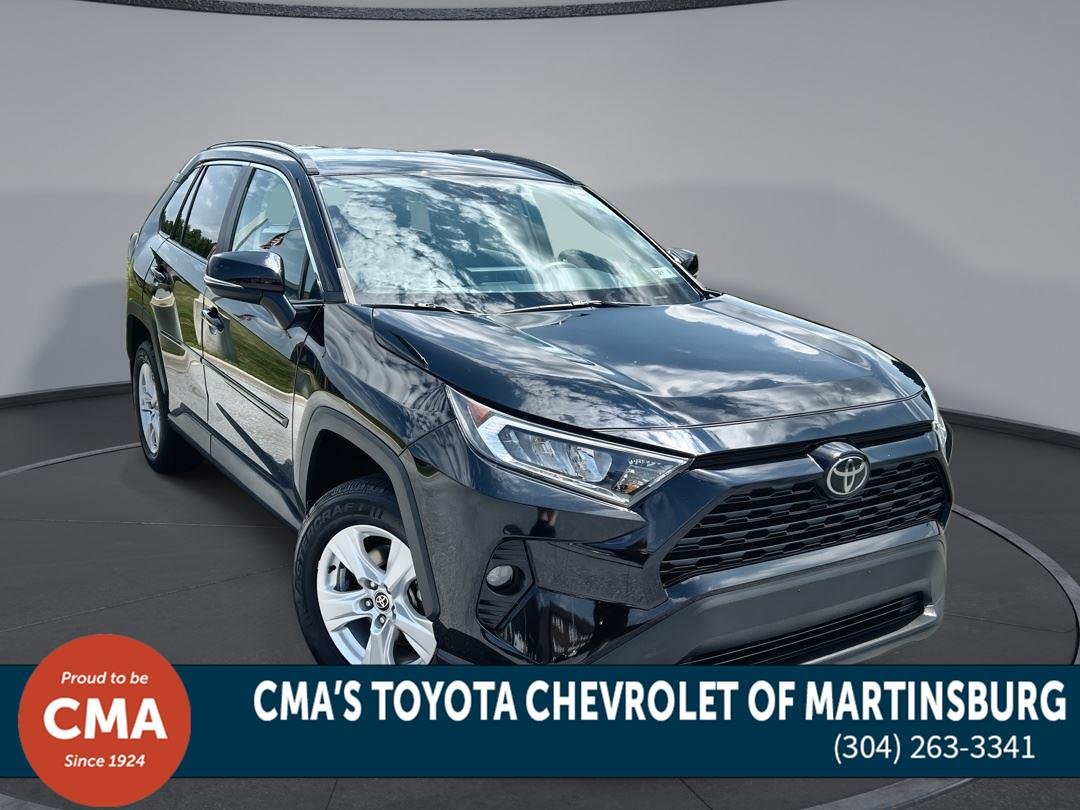 2019 Toyota RAV4 LE vs 2019 Toyota RAV4 Adventure