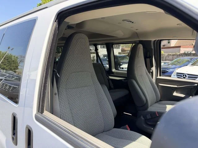 Used 2025 White GMC LT image 19