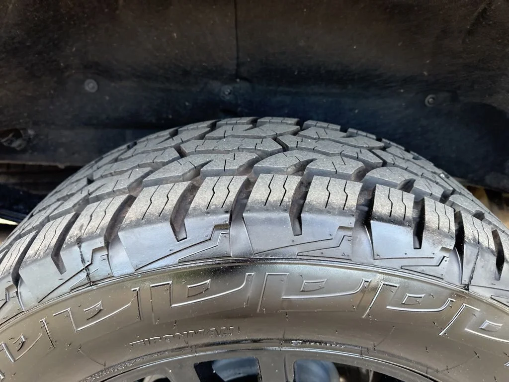 Used 2024 Summit White GMC Elevation image 35
