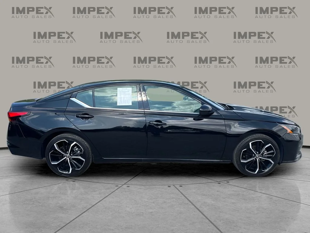Used 2025 Black Nissan 2.5 SR image 6