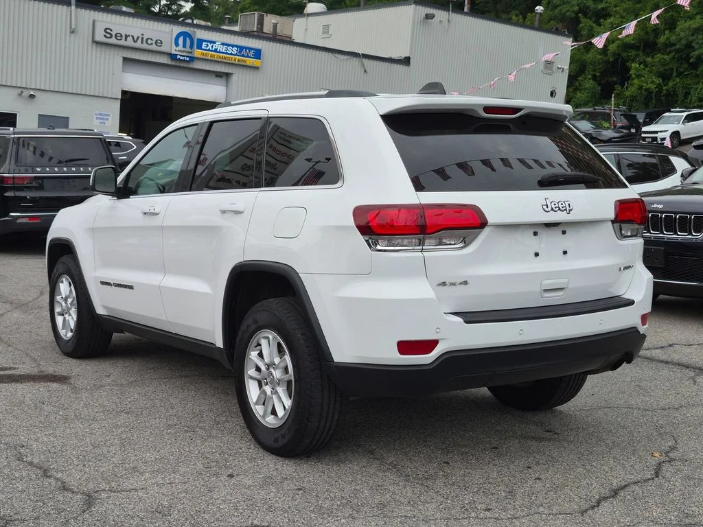 Used 2020 White Jeep Laredo E image 9